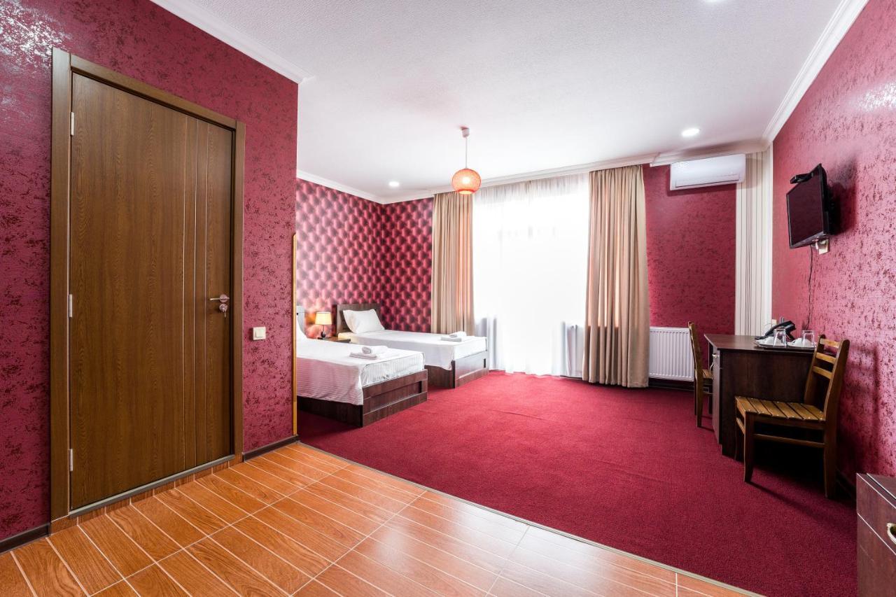 Georgian House Hotel Kutaisi Exterior photo